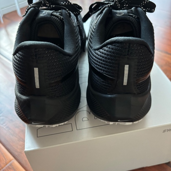 BNIB Nike Pegasus 40 running shoe women's 9 black white - Picture 4 of 6